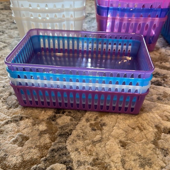 Plastic Organizing Bins - Picture 6 of 7